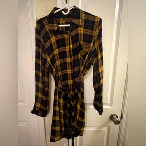 Women button down shirt dress /w belt